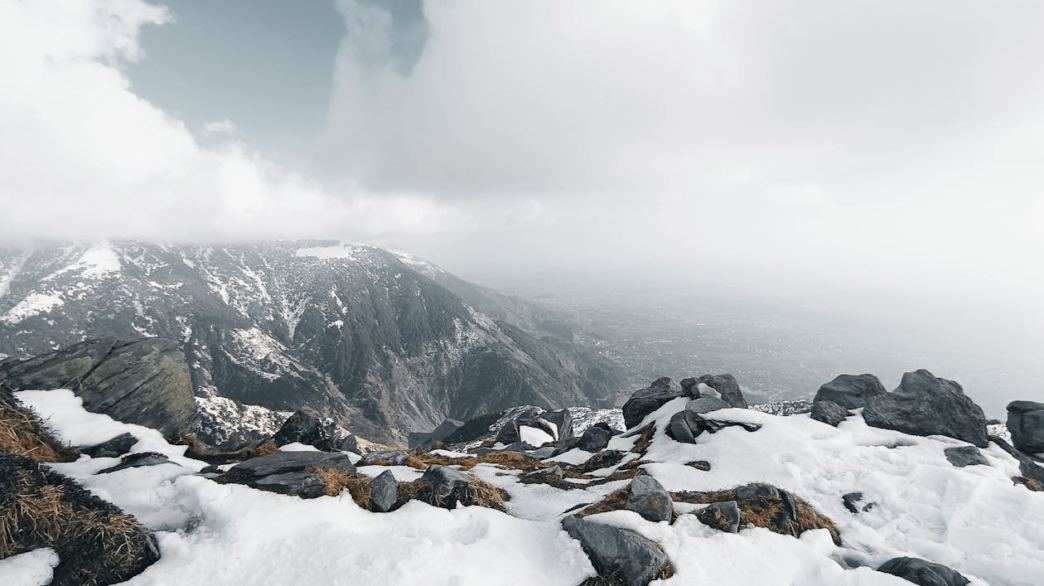 Increase in Cold in Himachal Pradesh: Snow Accumulation on Manali-Leh Route, Rain and Snowfall Expected on November 11-12